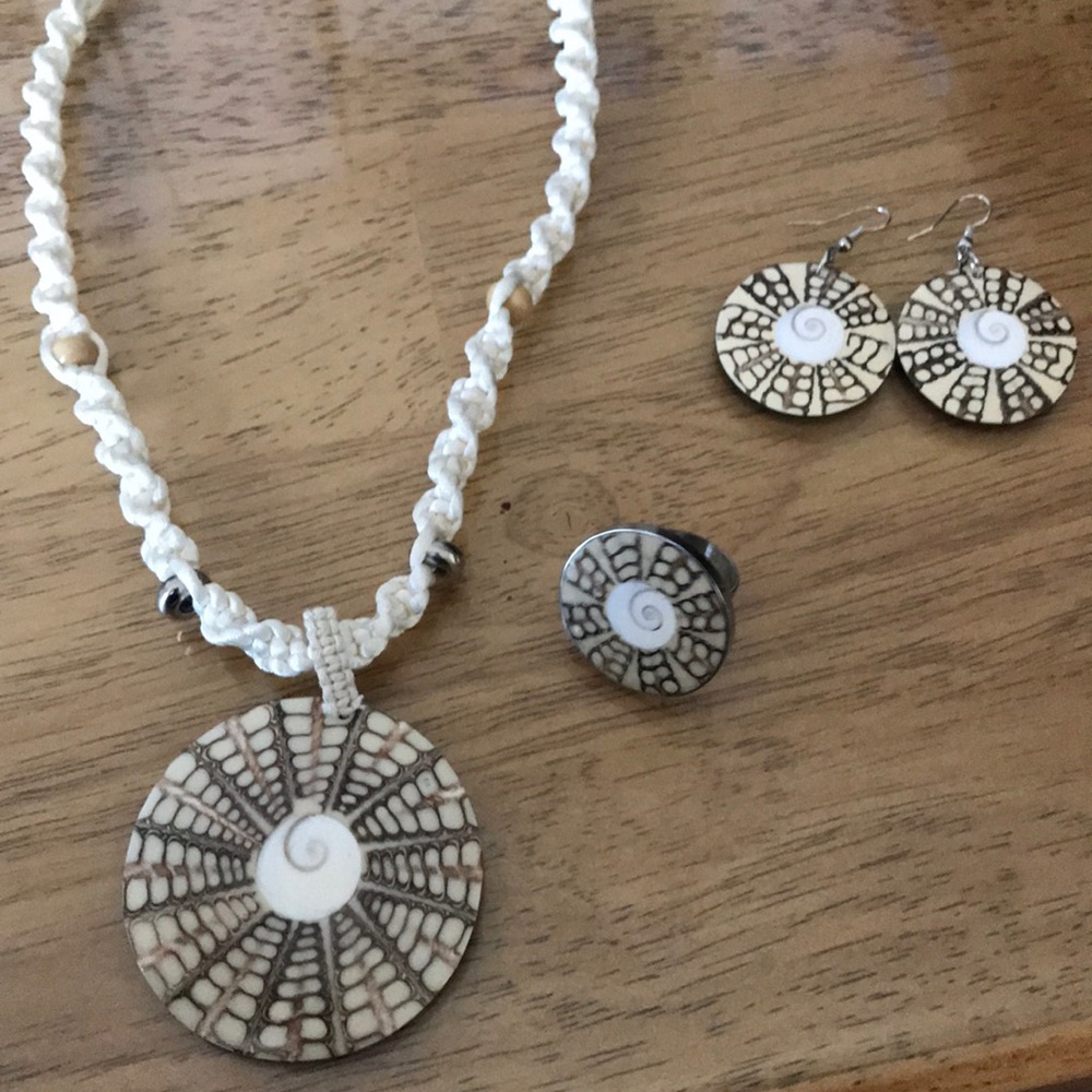 Shell-themed Jewelry Set 🏖